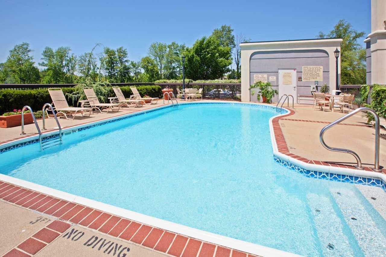 Hampton Inn Louisville Northeast Buitenkant foto