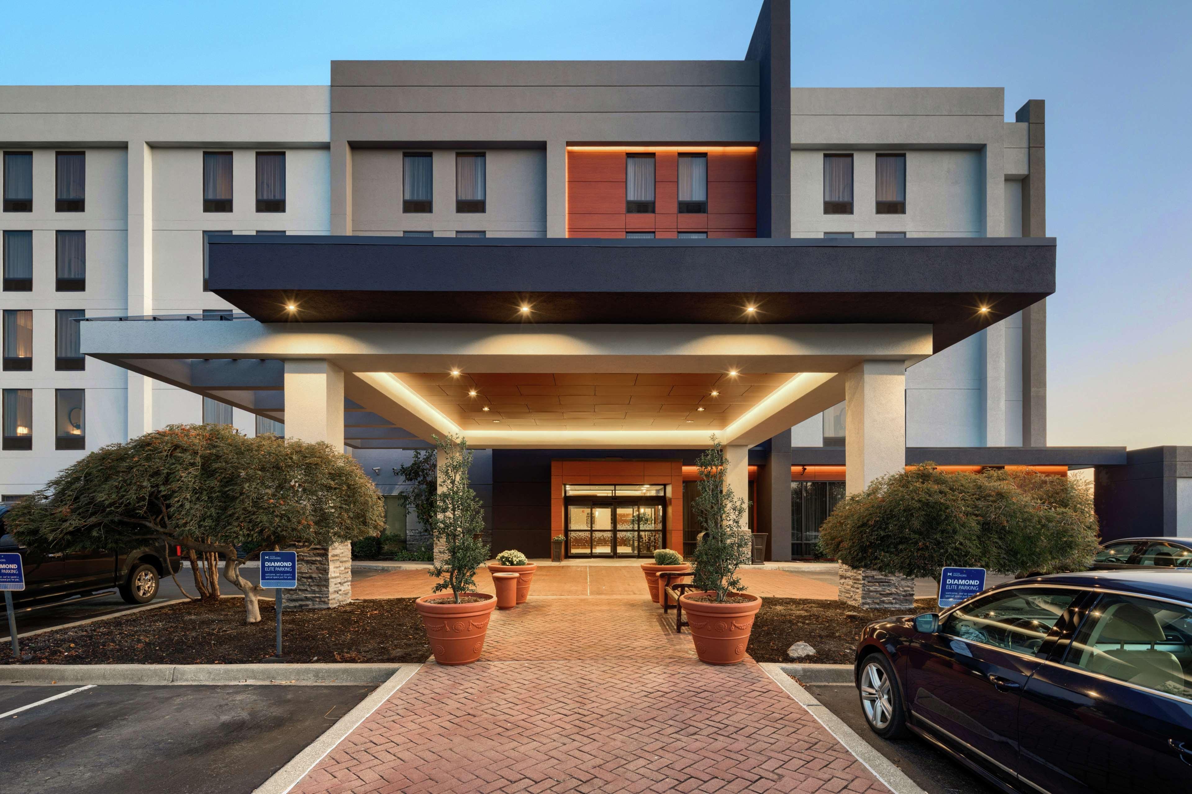 Hampton Inn Louisville Northeast Buitenkant foto