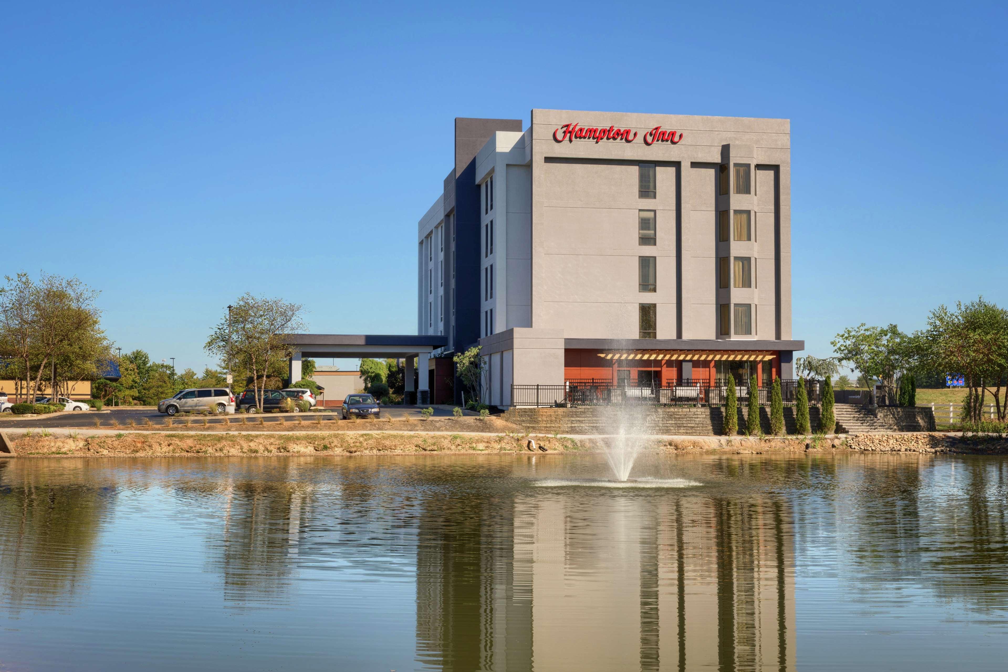 Hampton Inn Louisville Northeast Buitenkant foto
