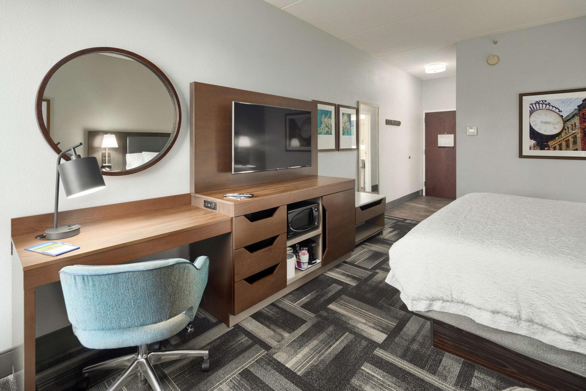 Hampton Inn Louisville Northeast Buitenkant foto