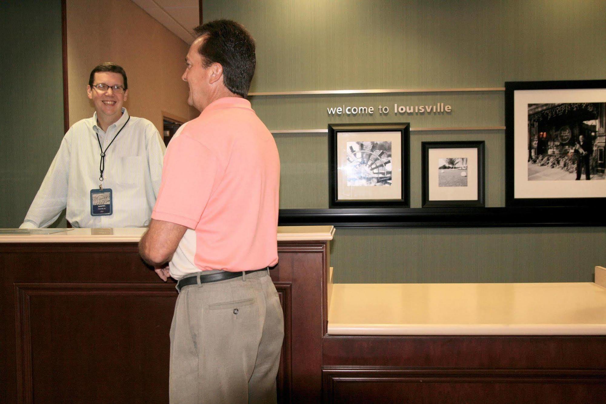 Hampton Inn Louisville Northeast Interieur foto