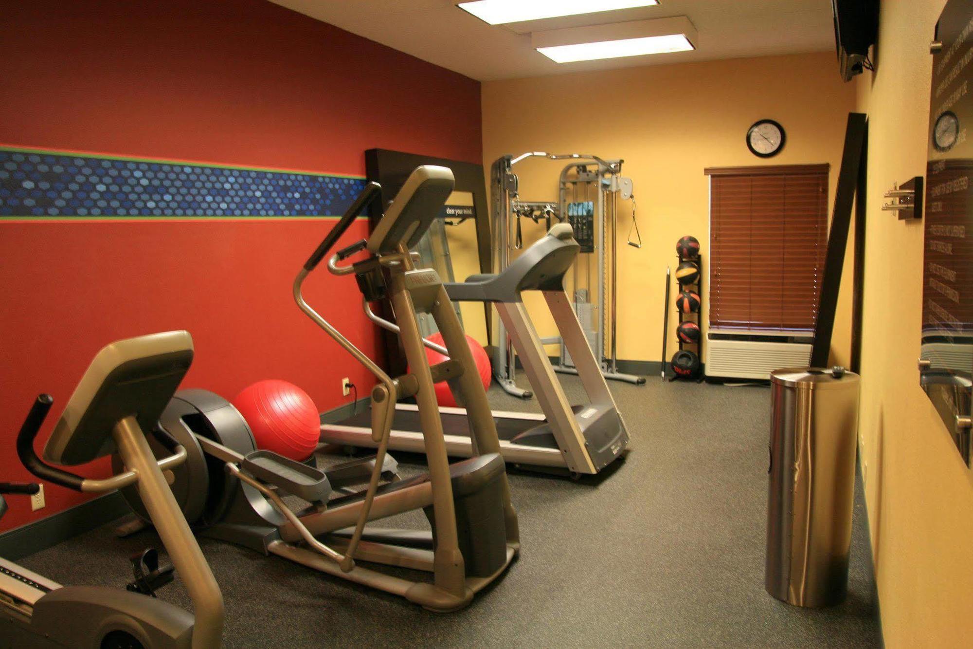 Hampton Inn Louisville Northeast Buitenkant foto